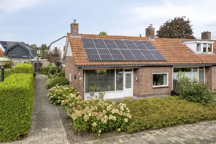 Corner house for sale: Troelstrastraat 3, Staatsliedenkwartier Apeldoorn