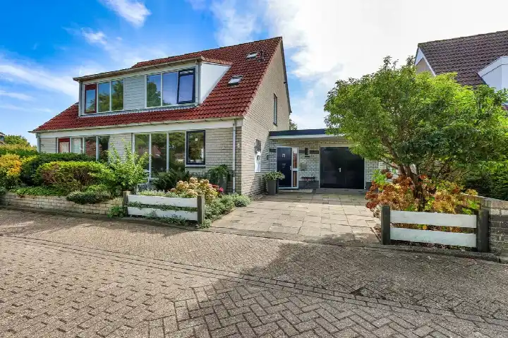 Twee-onder-één-kap te koop: Trogven 3, Debbemeer-Zuid Warmenhuizen