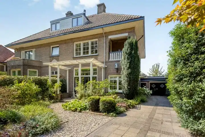 Tussenwoning te koop: Tromplaan 13, Velp-Noord boven spoorlijn Velp (Ge)