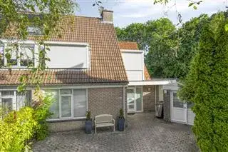 Twee-onder-één-kap te koop: Troubadour 150, Beroepenbuurt Amstelveen