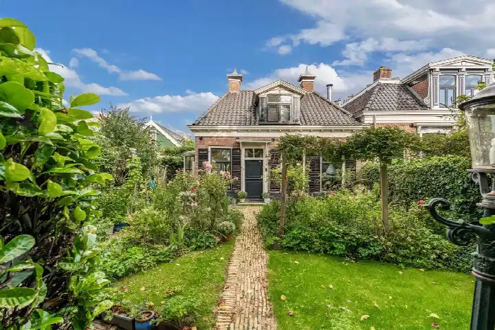 Hoekwoning te koop: Tsjerkebuorren 25, Easterein Easterein