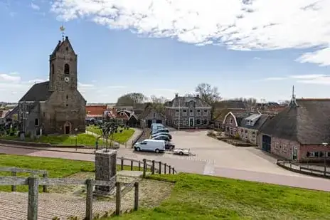 Vrijstaande woning te koop: Tsjerkeplein 2, Wierum Wierum
