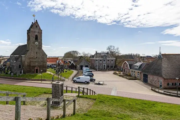 Vrijstaande woning te koop: Tsjerkeplein 2, Wierum Wierum
