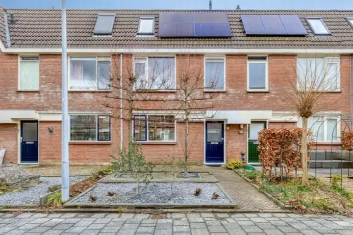 Terraced house for sale: Tuinfluiter 5, Sommelsdijk vogelbuurt west Sommelsdijk