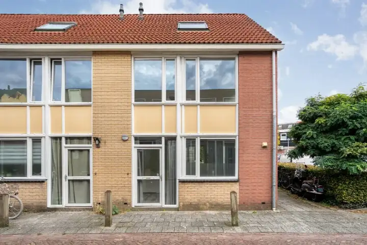 Corner house for sale: Tuinstraat 51, Stationsbuurt Zwolle