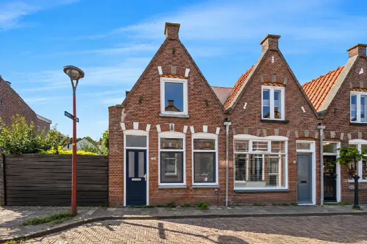 Corner house for sale: Tuinstraat 57, Spoorbuurt Alkmaar