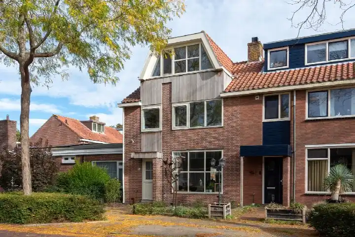 Tussenwoning te koop: Tulpencroftlaan 38, Oud Zuid Heiloo
