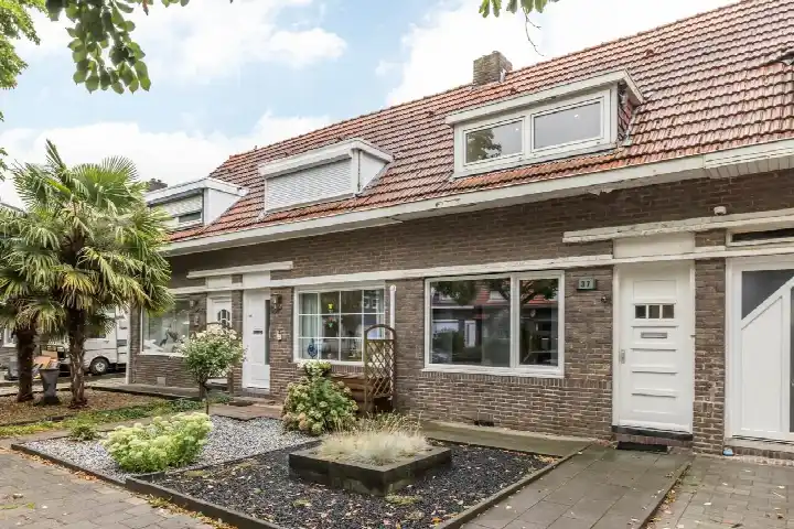 Tussenwoning te koop: Tulpenlaan 37, Lindenheuvel Geleen