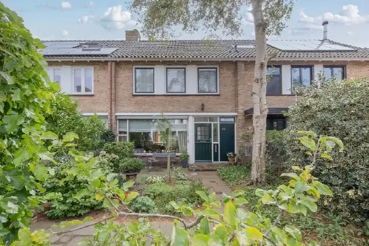 Terraced house for sale: Tulpenlaan 40, Leidsevaart- Bloemhof Bennebroek