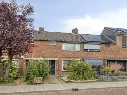 Tussenwoning te koop: Tulpenstraat 3, Rozenburg Rozenburg