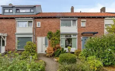 Tussenwoning te koop: Tulpstraat 10, Hoevenseveld Uden
