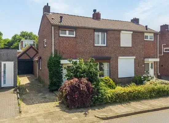 Twee-onder-één-kap te koop: Tulpstraat 49, Vaesrade Nuth