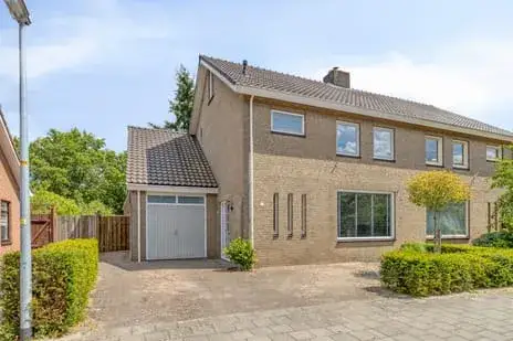 Twee-onder-één-kap te koop: Tunnelweg 4, Wijchen Noord Wijchen