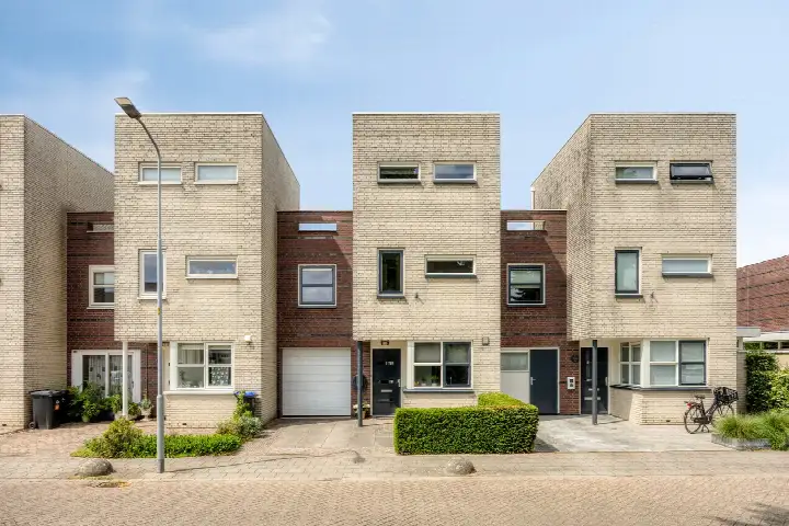 Tussenwoning te koop: Twaalf Apostelen 19, Latenstein Tiel