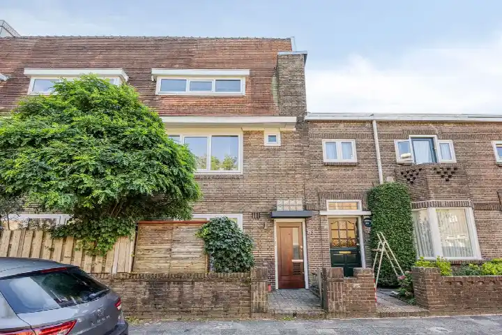 Tussenwoning te koop: Twaalfmorgenstraat 83, De Muntel 'S-Hertogenbosch