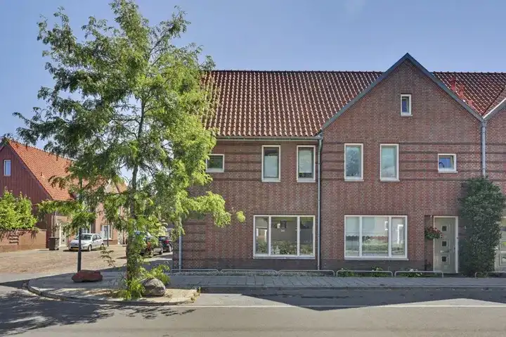Hoekwoning te koop: Tweede Emmastraat 77, Pathmos Enschede