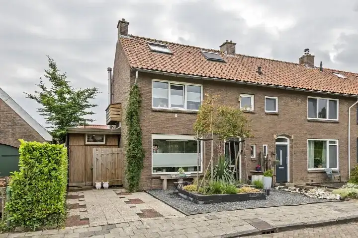 Hoekwoning te koop: Tweede Parallelweg 8D, De Lok Tiel