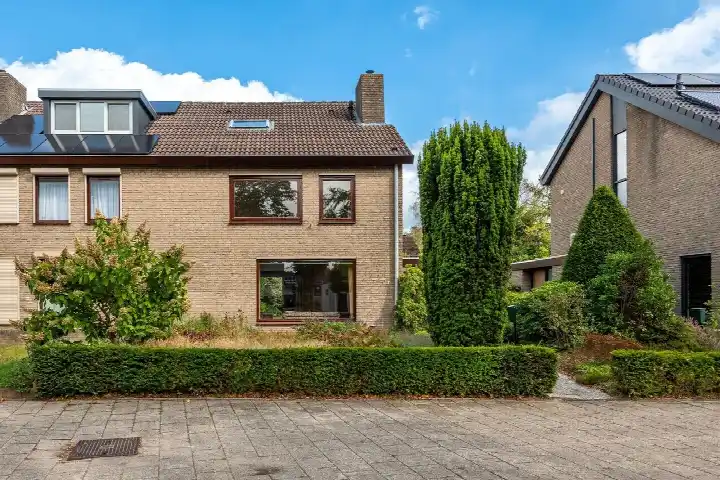 Twee-onder-één-kap te koop: Tweelingenlaan 7, Luytelaer Eindhoven