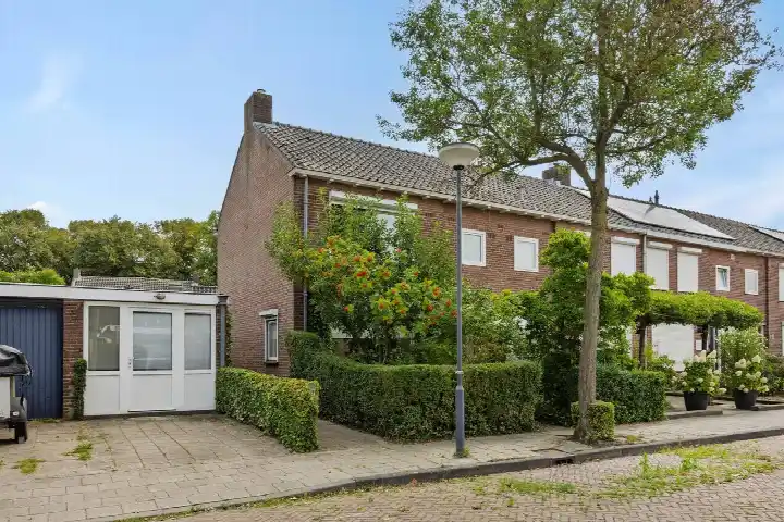 Hoekwoning te koop: Twijnstraat 1, Voorburg en omgeving Vught