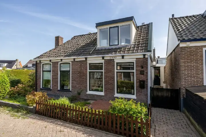 Twee-onder-één-kap te koop: Uniabuert 18, Stiens Stiens