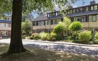 Tussenwoning te koop: Ursula van Raesfeltlaan 12, De Steeg De Steeg