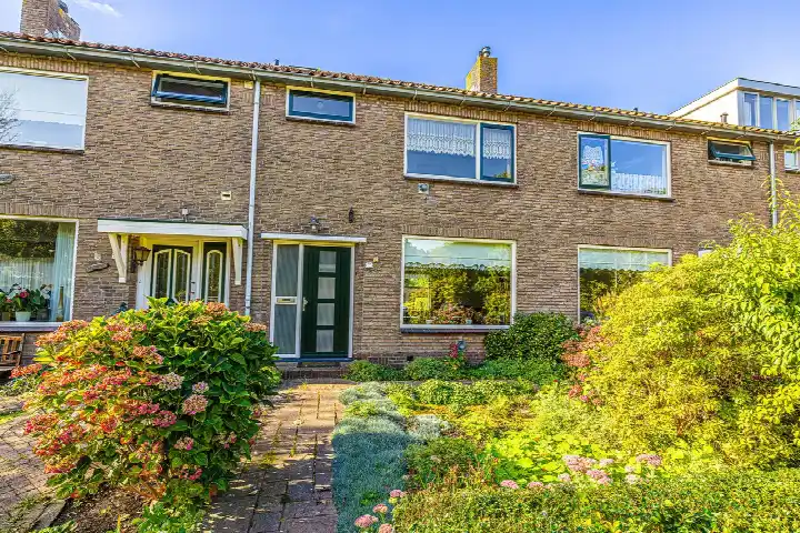 Terraced house for sale: Valckslootlaan 70, Oranjebuurt Hillegom