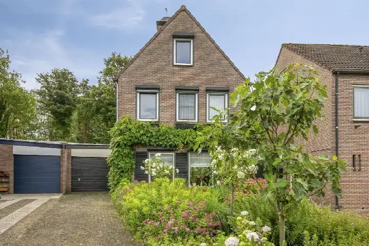 Tussenwoning te koop: Valeriaanstraat 26, Oude Vaart Terneuzen