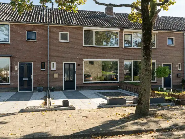 Terraced house for sale: Valeriaanstraat 31, Bloemenoord Waalwijk