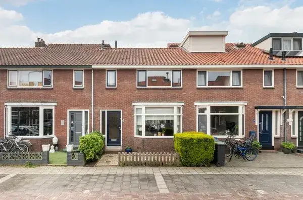 Terraced house for sale: Valeriusstraat 9, Viottakade en omgeving Dordrecht