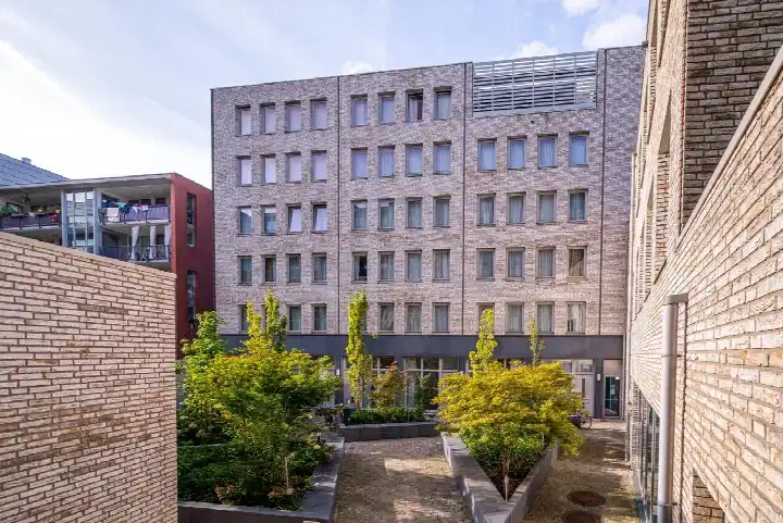 Appartement te huur: Valkenburgerstraat, Uilenburg Amsterdam