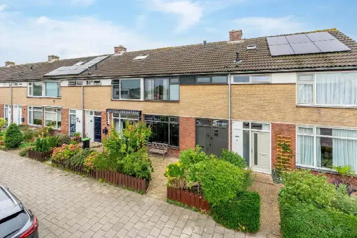 Terraced house for sale: Valkenburgseweg 65, Molenwijk Katwijk