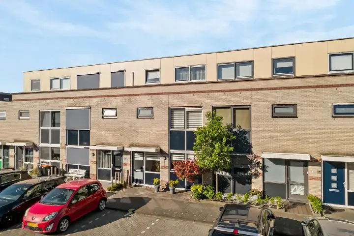 Tussenwoning te koop: Van Alphenstraat 8, Sluispolder West Maassluis