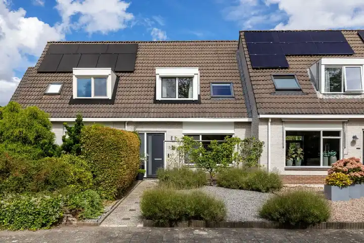 Tussenwoning te koop: van Andlastate 33, Camminghaburen-Zuid Leeuwarden
