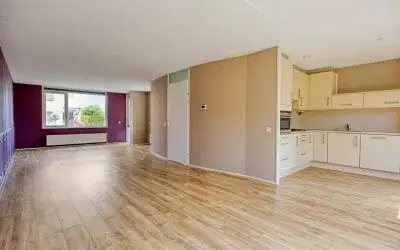 Corner house for sale: Van Barrylaan 1, Numansdorp Woonkern Numansdorp
