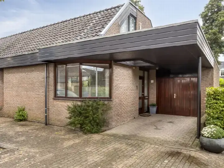 Hoekwoning te koop: van Beethovenlaan 10, Rhoon-Centrum Rhoon