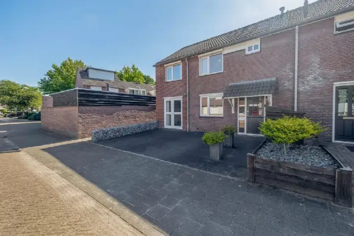 Corner house for sale: Van Beethovenstraat 1, Plein 1 Schijndel