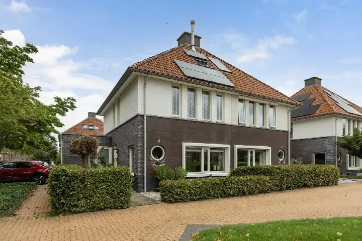Corner house for sale: van Berkenstraat 1, Skoatterwald Heerenveen
