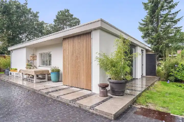 Twee-onder-één-kap te huur: Van Blaaderenweg 90, Tuin-en Oostdorp Bergen (Nh)