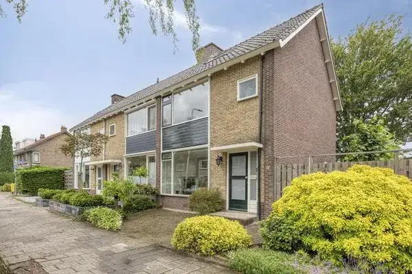 Hoekwoning te koop: Van Boetzelaerstraat 117, Van Boetzelaerstraat Alphen Aan Den Rijn