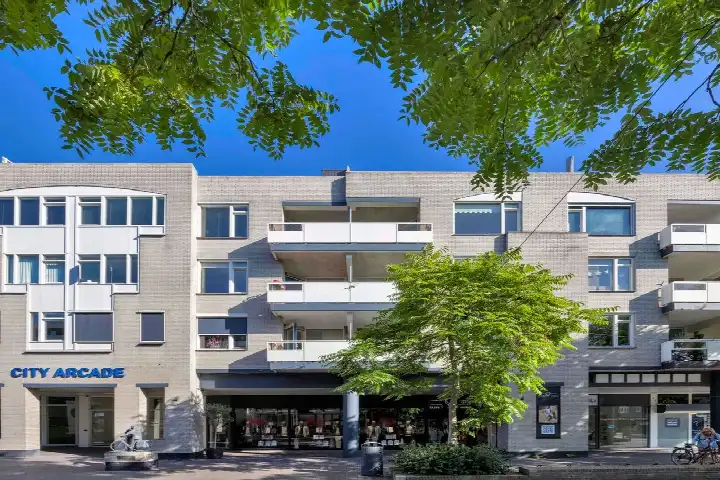 Apartment for sale: Van Boetzelaerstraat 37, Van Boetzelaerstraat Alphen Aan Den Rijn