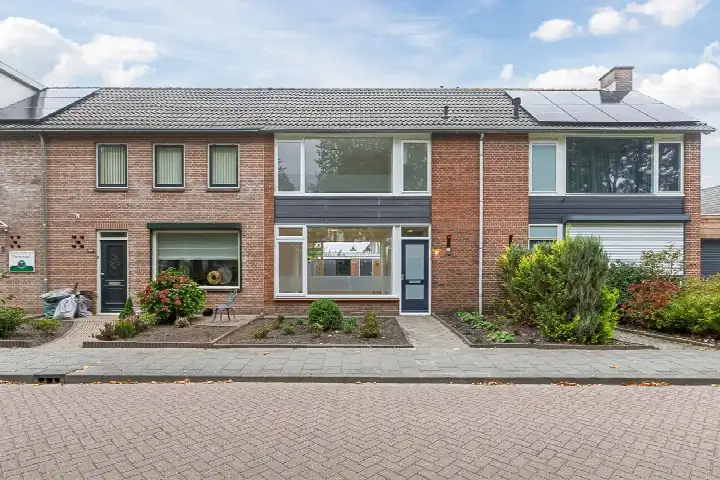 Tussenwoning te koop: Van Brabantstraat 13, Steenbergen-Zuid Steenbergen