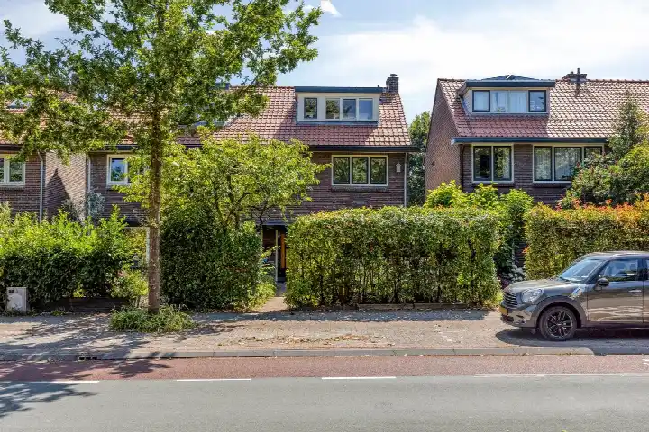 Twee-onder-één-kap te koop: Van Campenstraat 24, Verhoevenstraat e.o. Amersfoort