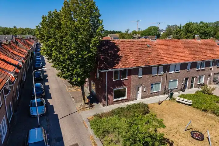 Hoekwoning te koop: Van de Coulsterstraat 33, Fatima West Tilburg