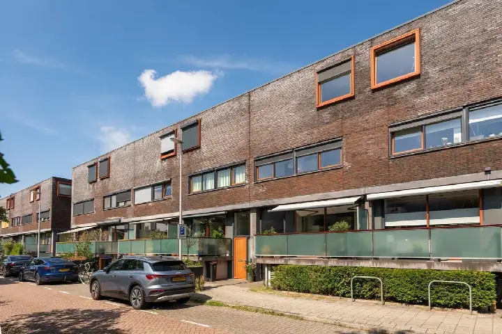 Tussenwoning te koop: Van de Hulsthof 16, Rubenslaan en omgeving Utrecht