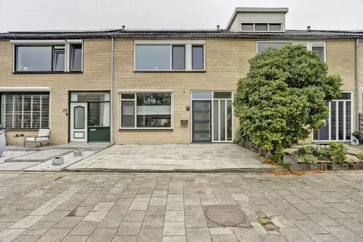 Terraced house for sale: van de Spiegelstraat 19, Staatsliedenbuurt-Noord Zwijndrecht