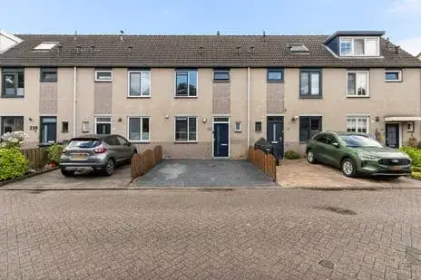 Terraced house for sale: Van den Broek-erf 237, Van den Broek-erf en omgeving Dordrecht