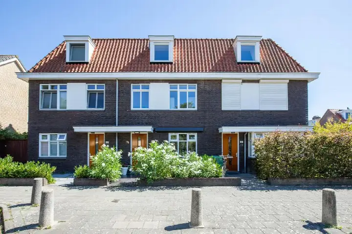 Tussenwoning te koop: Van den Broekelaan 10B, Kastanjebuurt Amstelveen