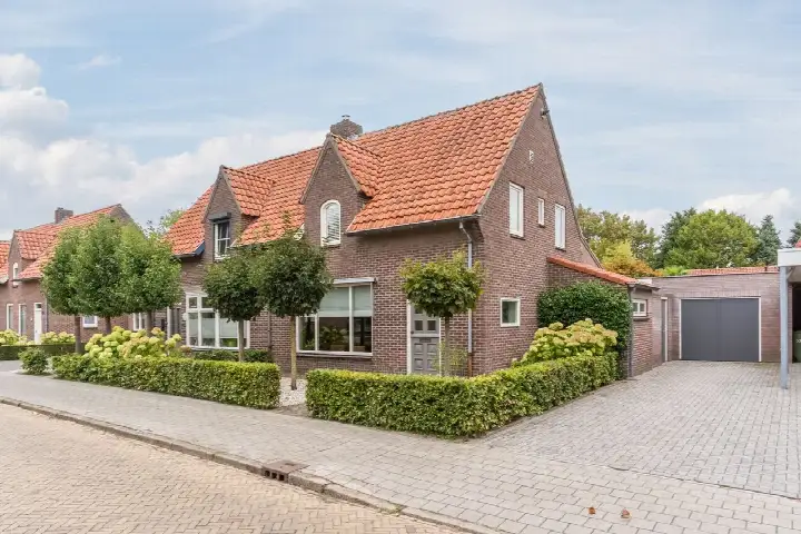 Twee-onder-één-kap te koop: Van den Elsenstraat 21, Hapert Centrum Hapert