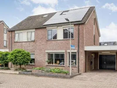 Terraced house for sale: Van der Brugghenstraat 20, Bergentheim Kern Bergentheim