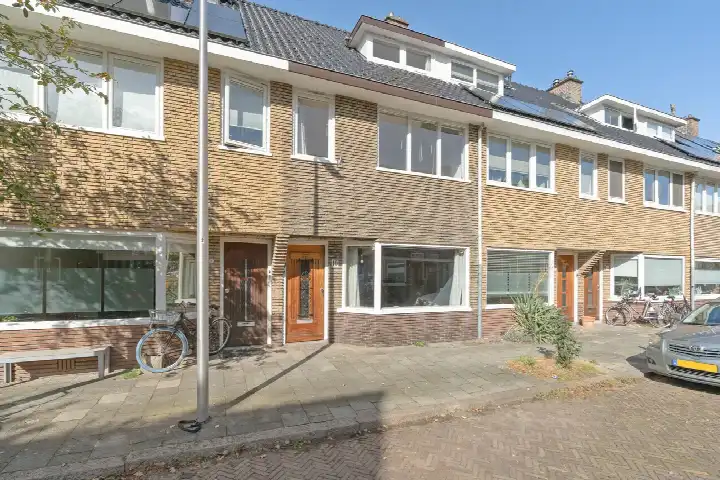 Tussenwoning te koop: Van der Goesstraat 10, Dichterswijk Utrecht